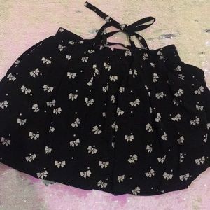 Black and ivory bow print skort